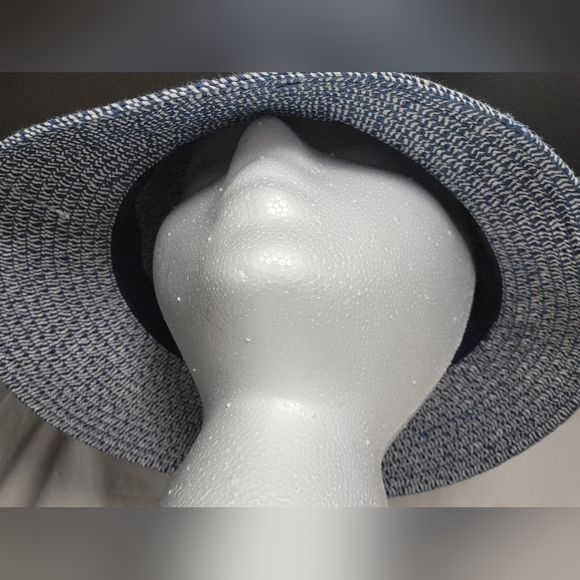Beautiful NWOT Betmar Jess style sun hat in blue & white poly braid. New no tags - Picture 7 of 10